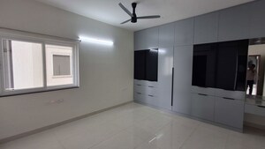 Room in 3 BHK Apartment at Prestige Beverly Hills, Kokapet – for Rent