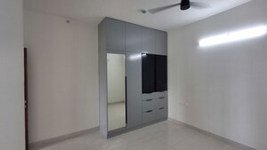 Room in 3 BHK Apartment at Prestige Beverly Hills, Kokapet – for Rent