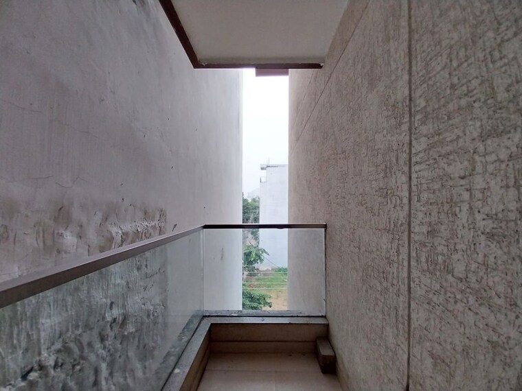 Balcony, dlf-atria 4 Bedroom 3600 Sq.Ft. Builder Floor In Dlf Phase ii Gurgaon 10665788