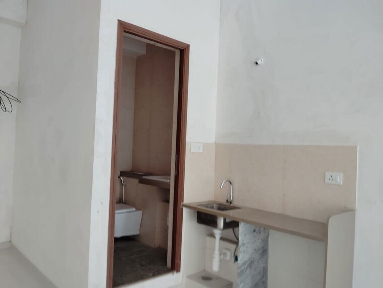 Bathroom, kalpataru-summit Commercial Office Space 465 Sq.Ft. In Mulund West Mumbai 10665821