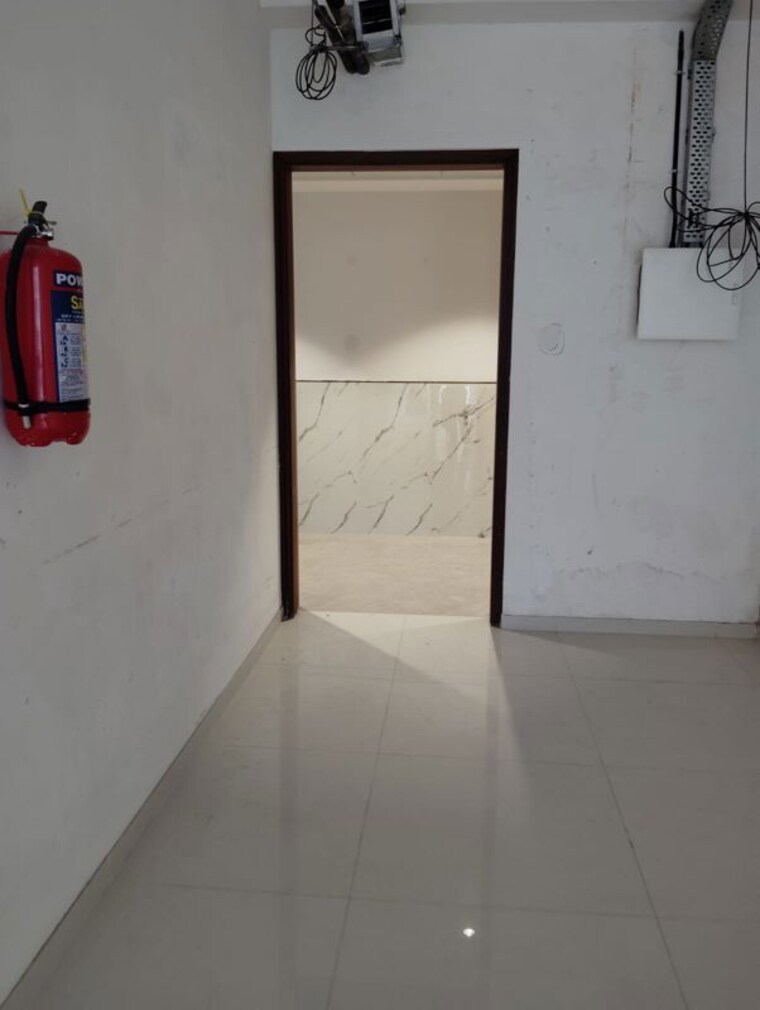 Room, kalpataru-summit Commercial Office Space 465 Sq.Ft. In Mulund West Mumbai 10665821
