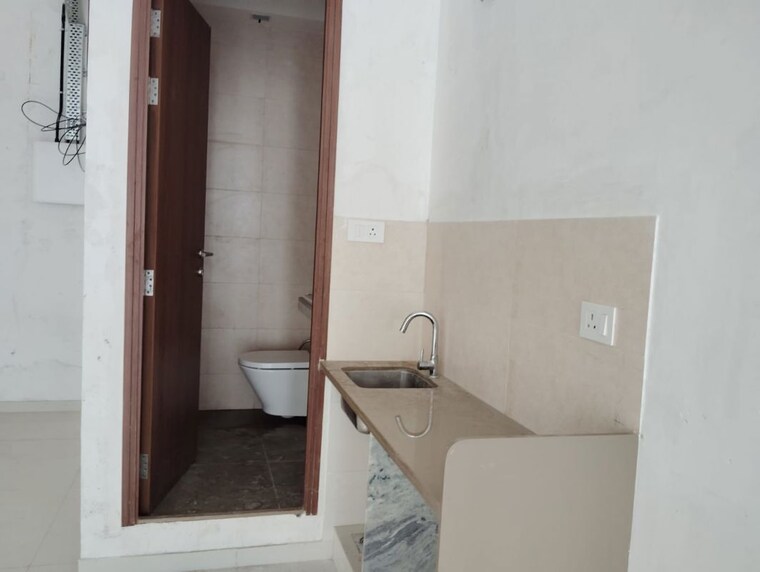 Bathroom, kalpataru-summit Commercial Office Space 465 Sq.Ft. In Mulund West Mumbai 10665821