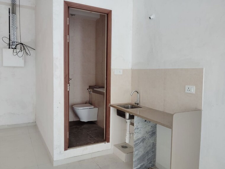 Bathroom, kalpataru-summit Commercial Office Space 465 Sq.Ft. In Mulund West Mumbai 10665821