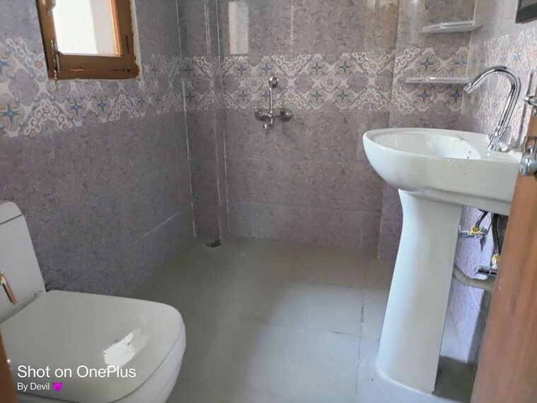 Bathroom, sushant lok i 2 Bedroom 1350 Sq.Ft. Builder Floor In Sushant Lok I Gurgaon 10665855