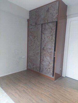 Room in 3 BHK Apartment at Signature Global City 63A, Sector 63a – for Rent