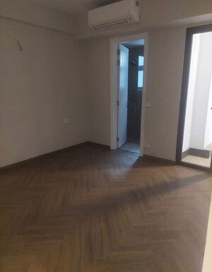 Room in 3 BHK Apartment at Signature Global City 63A, Sector 63a – for Rent