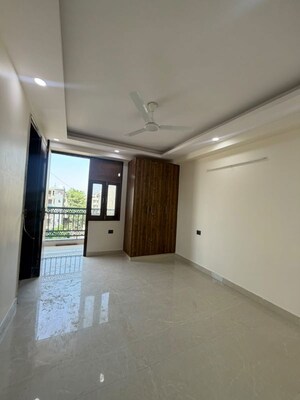 Room in 3 BHK Builder Floor at Chattarpur – for Rent
