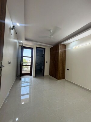 Room in 3 BHK Builder Floor at Chattarpur – for Rent