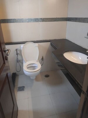 Attached Bathroom in 3 BHK Apartment at Unitech Uniworld Gardens 2, Sector 47 – for Rent