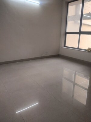 Room in 3 BHK Apartment at Unitech Uniworld Gardens 2, Sector 47 – for Rent