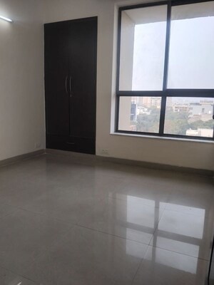 Room in 3 BHK Apartment at Unitech Uniworld Gardens 2, Sector 47 – for Rent