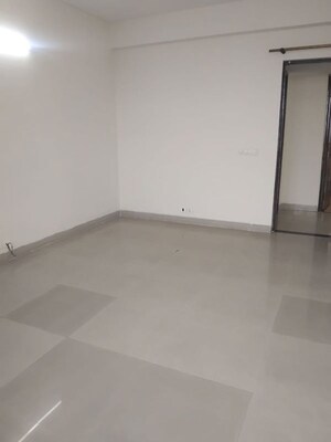 Room in 3 BHK Apartment at Unitech Uniworld Gardens 2, Sector 47 – for Rent
