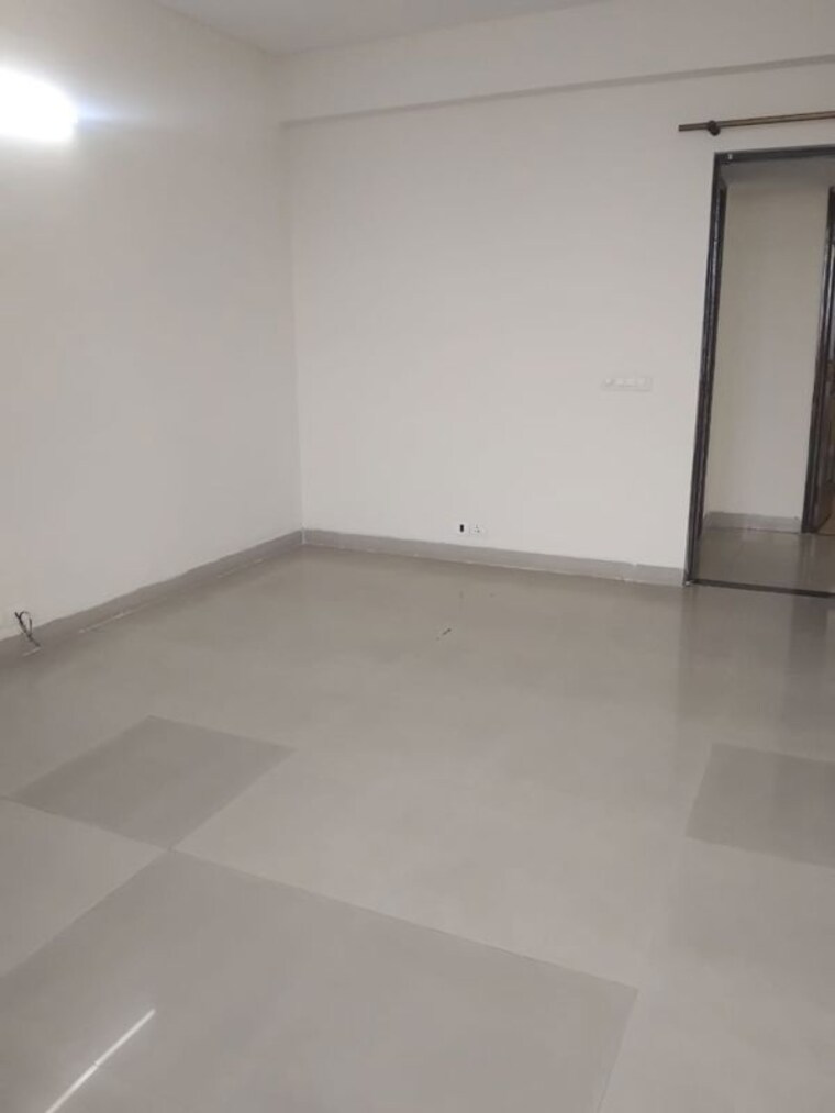 Room, unitech-uniworld-gardens-2 3 Bedroom 1355 Sq.Ft. Apartment In Sector 47 Gurgaon 10665898