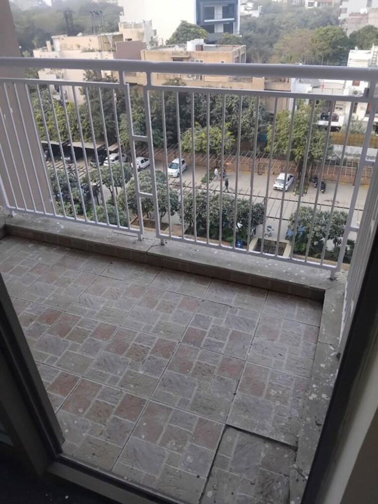 Balcony, unitech-uniworld-gardens-2 3 Bedroom 1355 Sq.Ft. Apartment In Sector 47 Gurgaon 10665898