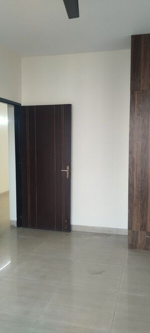 Room in 3 BHK Apartment at Puri Pranayam, Sector 82 – for Rent