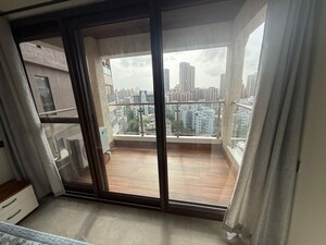 Room in 3 BHK Apartment at Surbhi CHS Andheri West, Andheri West – for Rent