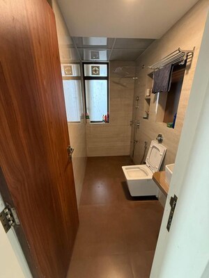 Room in 3 BHK Apartment at Surbhi CHS Andheri West, Andheri West – for Rent