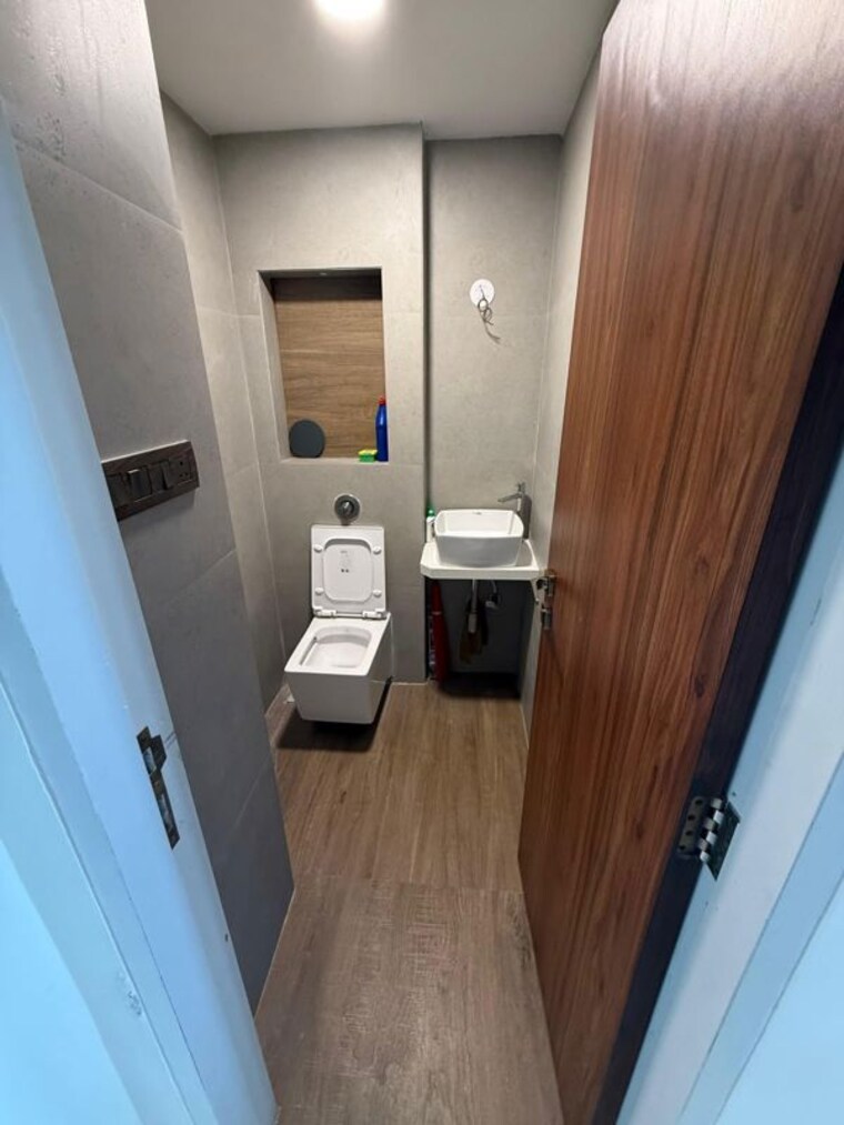Bathroom, surbhi-chs-andheri-west 3 Bedroom 1500 Sq.Ft. Apartment In Andheri West Mumbai 10665921