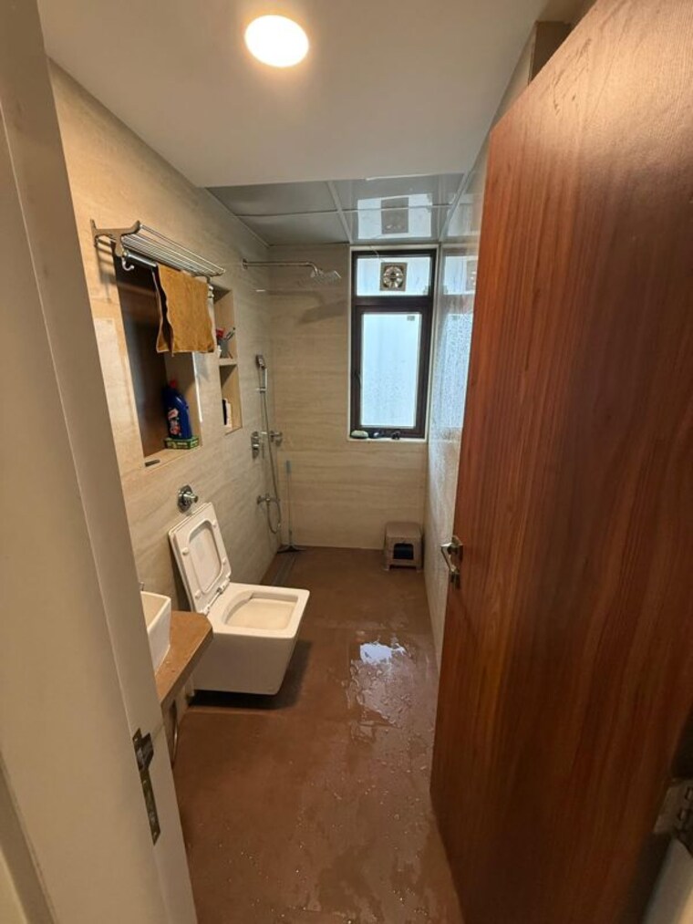Bathroom, surbhi-chs-andheri-west 3 Bedroom 1500 Sq.Ft. Apartment In Andheri West Mumbai 10665921