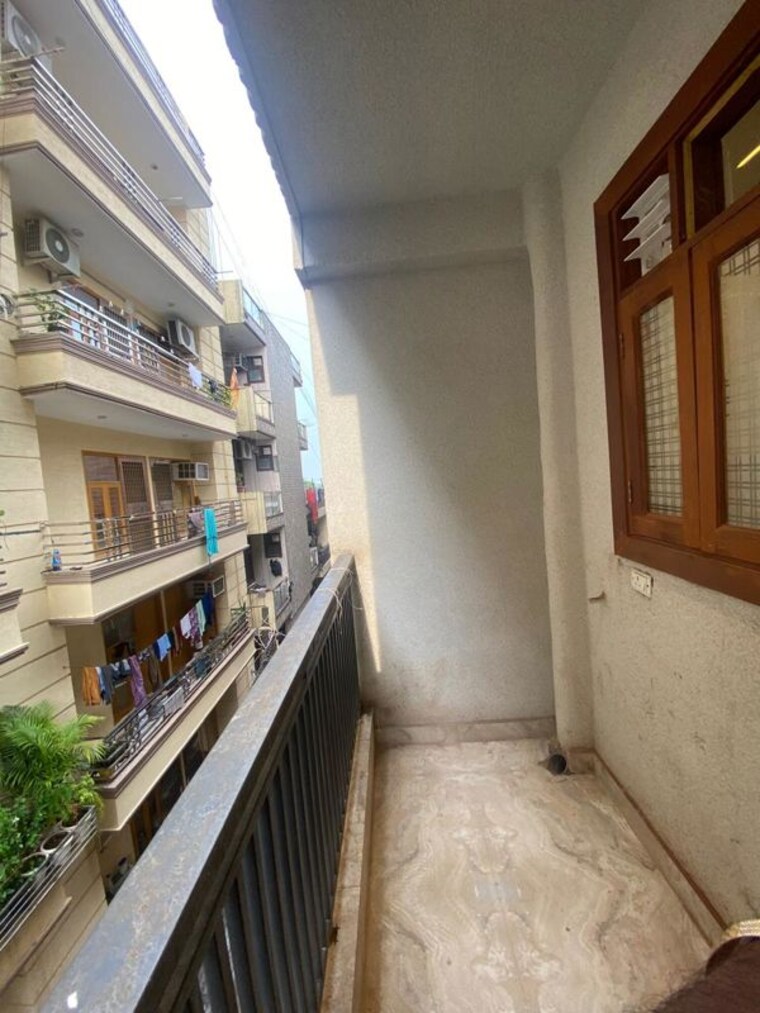 Balcony, palm-residency-chhatarpur 1 Bedroom 550 Sq.Ft. Apartment In Chattarpur Delhi 10665937