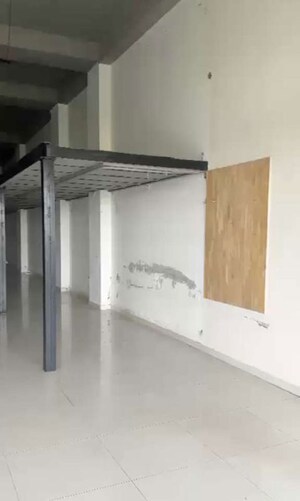 Room in  Showroom at Motera – for Rent