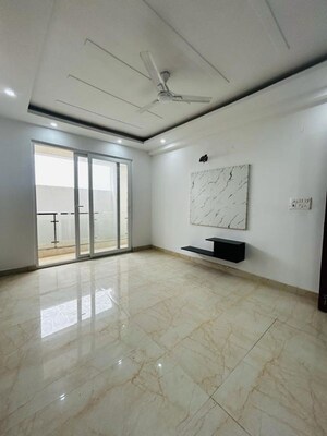 Room in 2 BHK Apartment at Palm Residency Chhatarpur, Chattarpur – for Rent