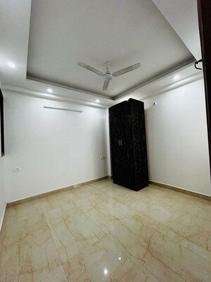 Room in 2 BHK Apartment at Palm Residency Chhatarpur, Chattarpur – for Rent