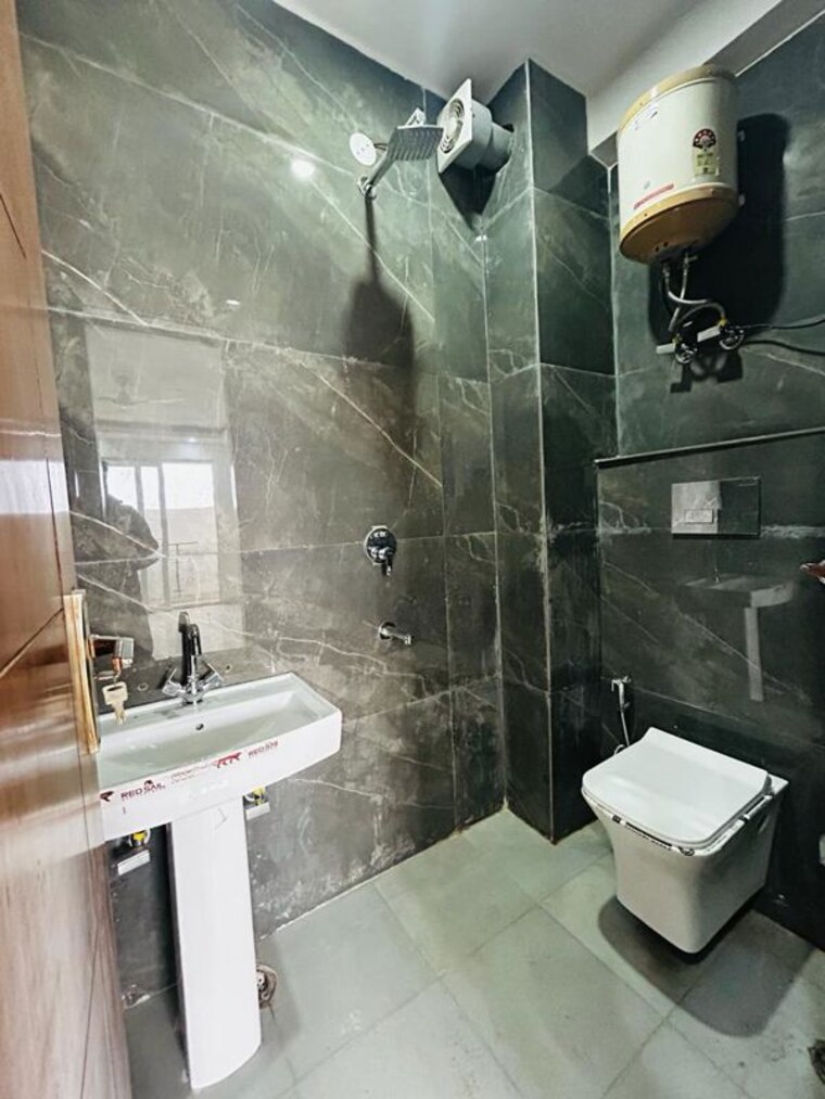 Bathroom, palm-residency-chhatarpur 2 Bedroom 850 Sq.Ft. Apartment In Chattarpur Delhi 10665954