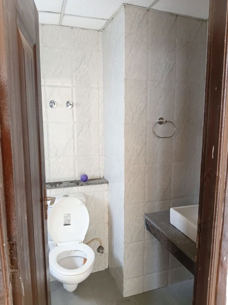 Bathroom, gazipur 3 Bedroom 1885 Sq.Ft. Apartment In Gazipur Zirakpur 10665892