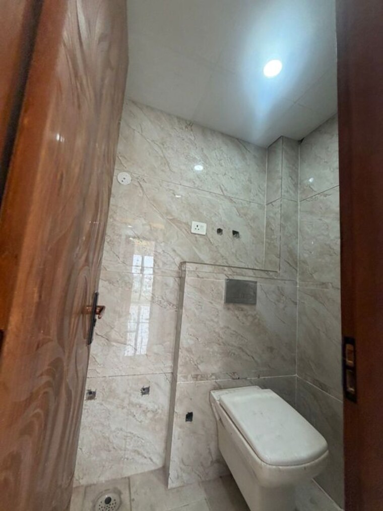 Bathroom, palm-residency-chhatarpur 3 Bedroom 1200 Sq.Ft. Apartment In Chattarpur Delhi 10666082