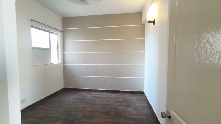 Room, paras-tierea 3 Bedroom 1285 Sq.Ft. Apartment In Sector 137 Noida 10666045