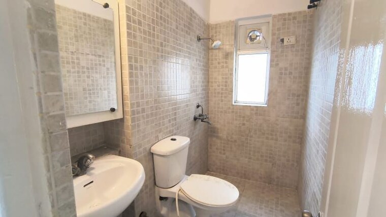 Bathroom, paras-tierea 3 Bedroom 1285 Sq.Ft. Apartment In Sector 137 Noida 10666045
