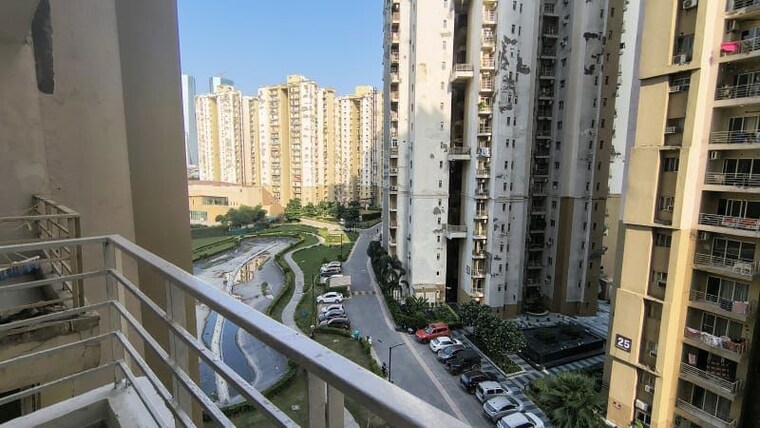 Balcony, paras-tierea 3 Bedroom 1285 Sq.Ft. Apartment In Sector 137 Noida 10666045