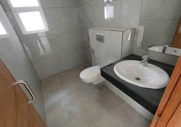 Bathroom, chandigarh airport 3 Bedroom 1950 Sq.Ft. Apartment In Chandigarh Airport Chandigarh 10666095