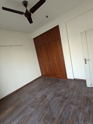 Room in 3 BHK Apartment at BPTP Astaire Garden-Monet Floors, Sector 70a – for Rent