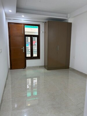 Room in 3 BHK Apartment at Palm Residency Chhatarpur, Chattarpur – for Rent