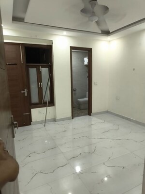 Room in 3 BHK Builder Floor at Chattarpur – for Rent