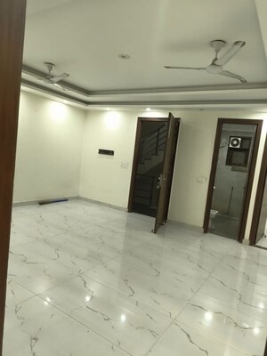 Room in 3 BHK Builder Floor at Chattarpur – for Rent