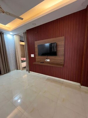 Room in 3 BHK Apartment at Palm Residency Chhatarpur, Chattarpur – for Rent
