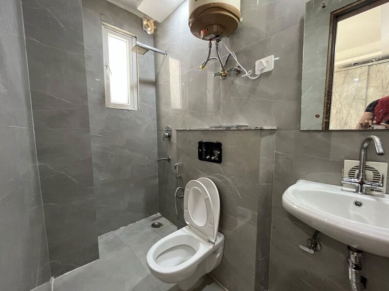 Bathroom, saket 2 Bedroom 950 Sq.Ft. Builder Floor In Saket Delhi 10666196