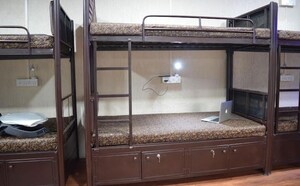Room in  Pg at Bhadran Nagar – for Rent