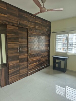 Room in 3 BHK Apartment at DSR White Waters, Gunjur – for Rent