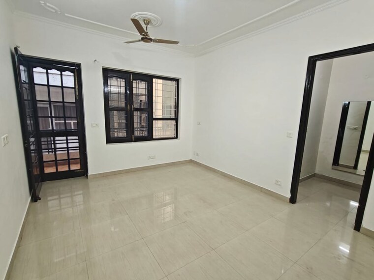 Room, sector 46 3 Bedroom 1800 Sq.Ft. Builder Floor In Sector 46 Gurgaon 10666359