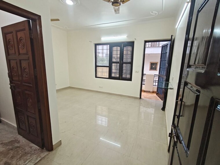 Room, sector 46 3 Bedroom 1800 Sq.Ft. Builder Floor In Sector 46 Gurgaon 10666359