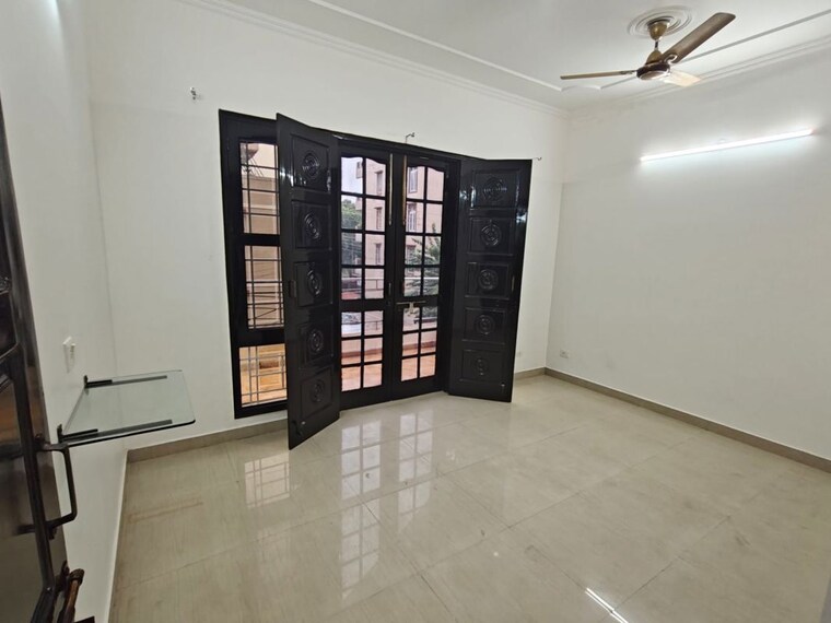 Room, sector 46 3 Bedroom 1800 Sq.Ft. Builder Floor In Sector 46 Gurgaon 10666359