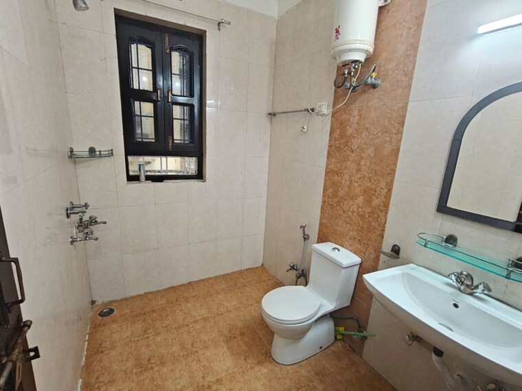 Bathroom, sector 46 3 Bedroom 1800 Sq.Ft. Builder Floor In Sector 46 Gurgaon 10666359