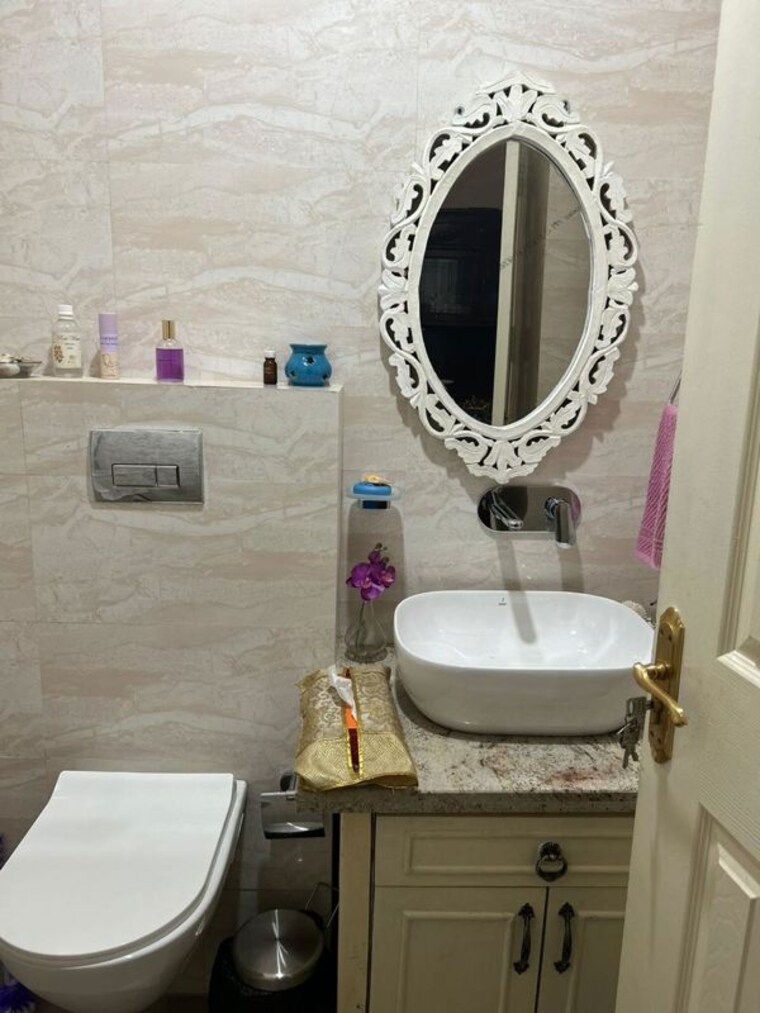 Bathroom, sector 15 3.5 Bedroom 2900 Sq.Ft. Builder Floor In Sector 15 Gurgaon 10666377