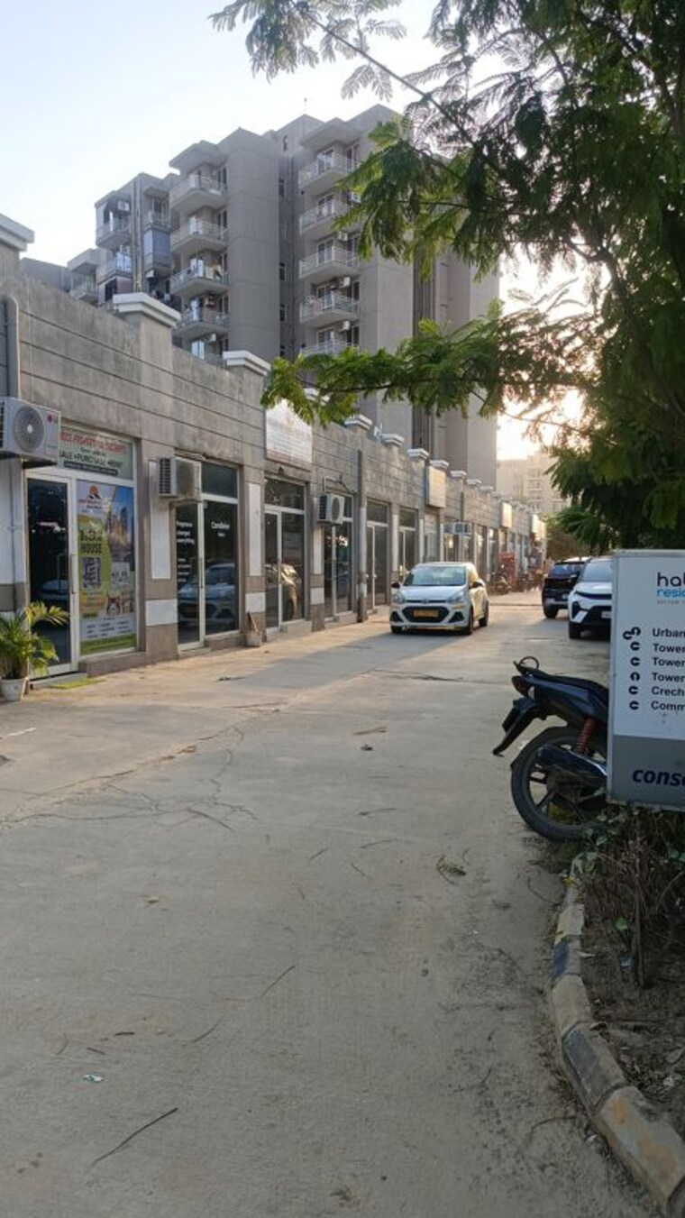  Parking, conscient-habitat-residences Commercial Shop 350 Sq.Ft. In Sector 78 Faridabad 10666383