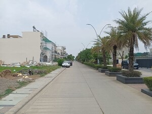  Plot For Sale in DLF Central Square, North Mullanpur