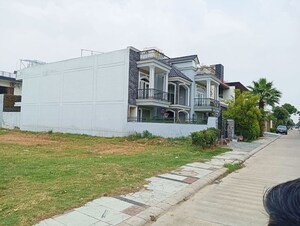  Plot – Exterior View View at DLF Central Square, North Mullanpur - for Sale